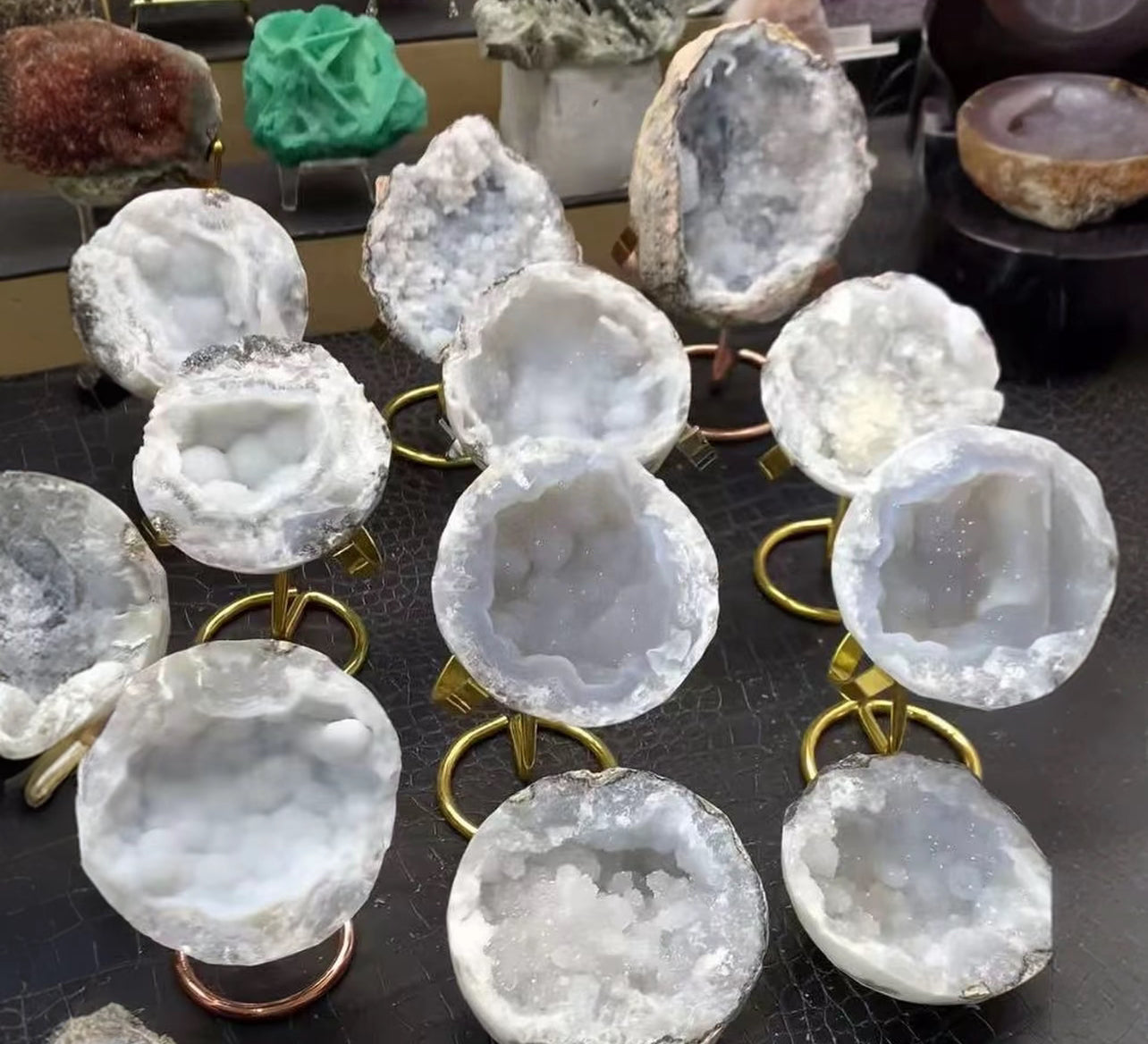 Clear Quartz Geode (1 piece)