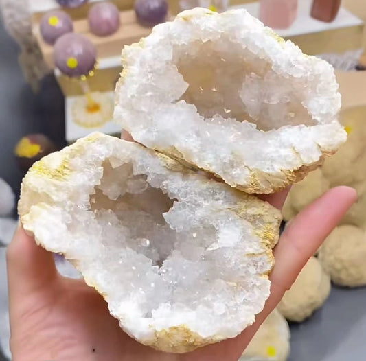 Clear Quartz Geode (1 piece)