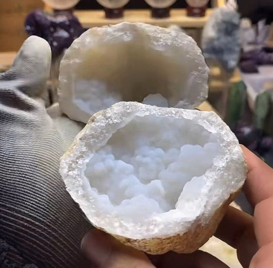 Clear Quartz Geode (1 piece)